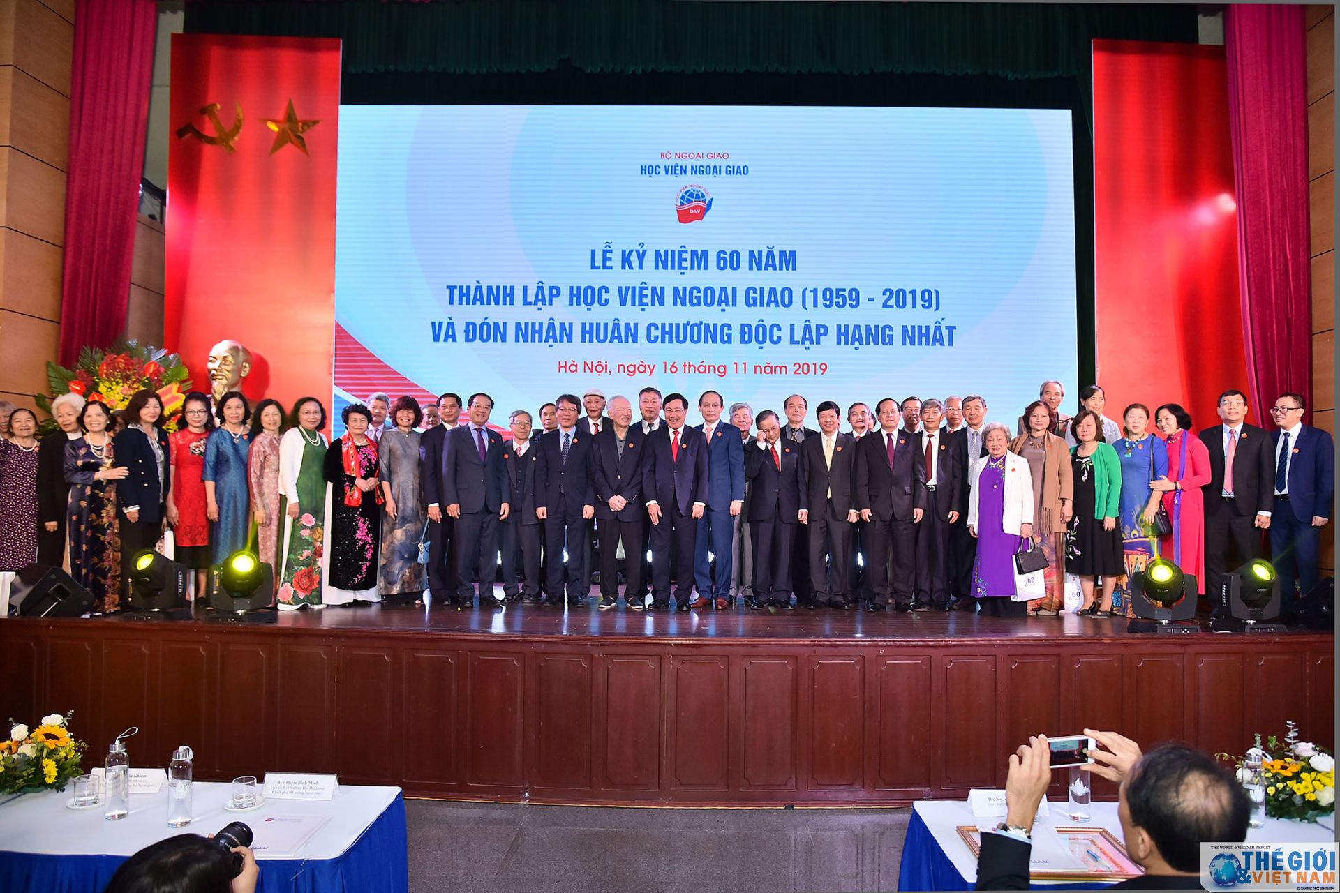 toan canh hoc vien ngoai giao ky nie m 60 nam tha nh la p qua anh