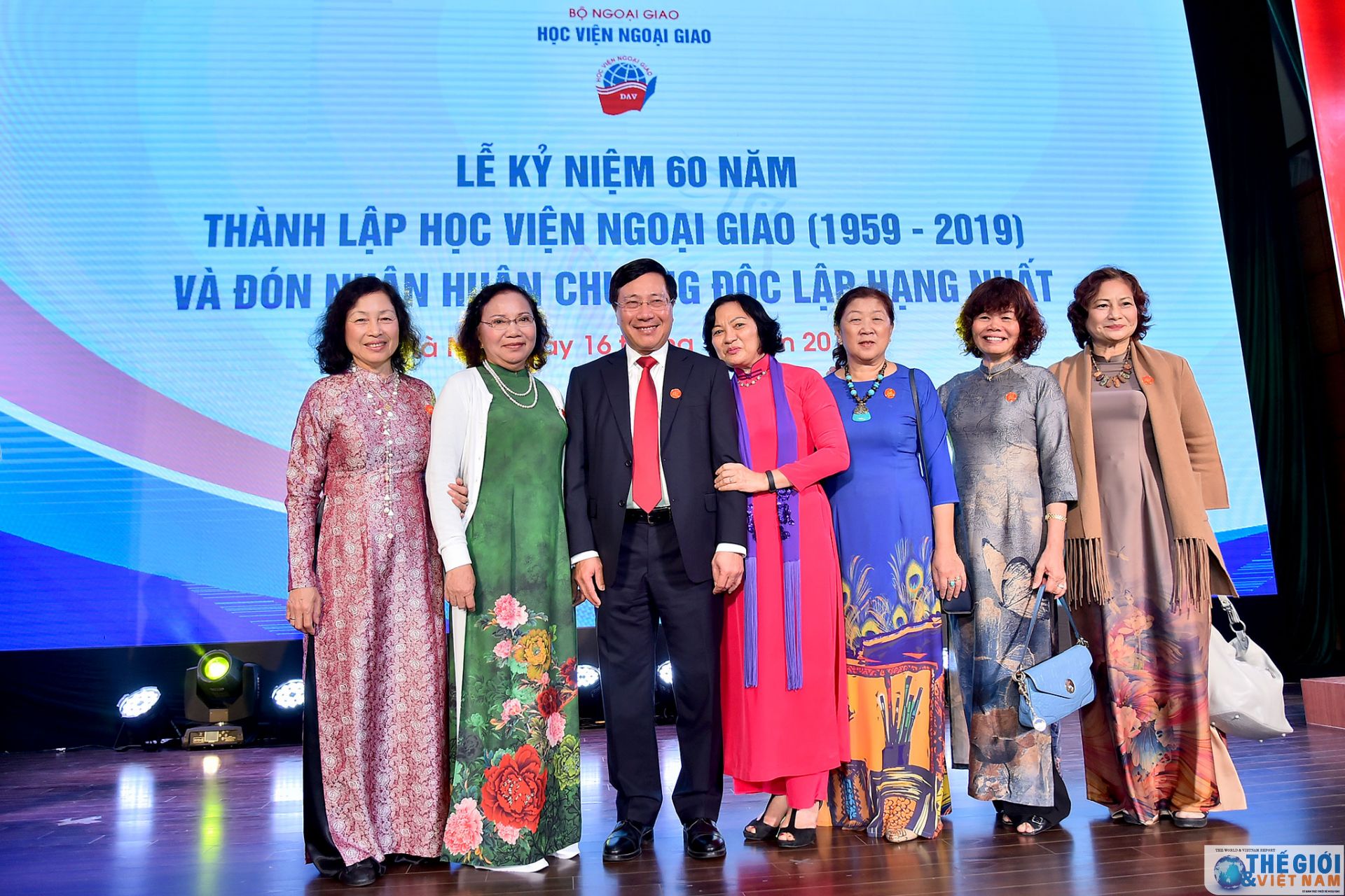 toan canh hoc vien ngoai giao ky nie m 60 nam tha nh la p qua anh