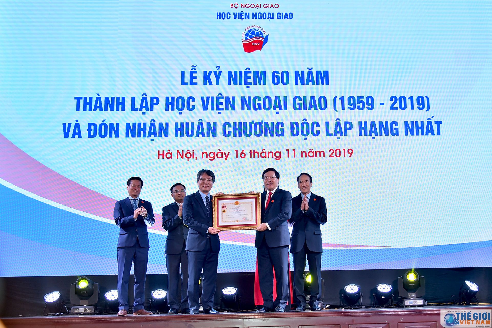 toan canh hoc vien ngoai giao ky nie m 60 nam tha nh la p qua anh