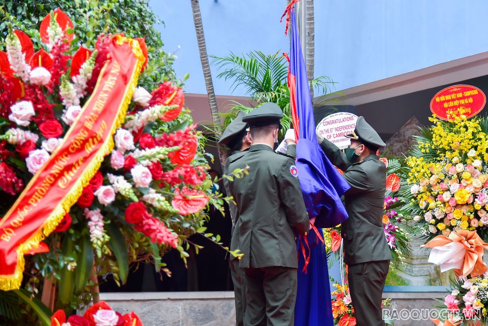 Lễ thượng cờ kỷ niệm 67 năm Quốc khánh Vương quốc Campuchia tại Hà Nội