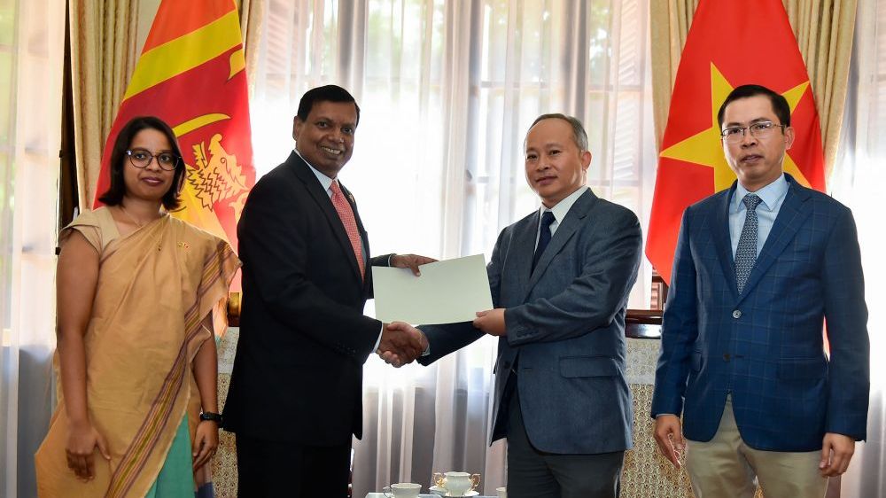 Đại sứ quán Sri Lanka tại Việt Nam ủng hộ nạn nhân lũ lụt miền Trung