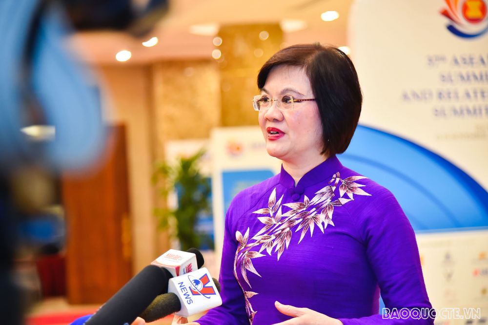 Đại sứ Nguyễn Nguyệt Nga trả lời phỏng vấn bên lề Hội nghị Thượng đỉnh Lãnh đạo nữ ASEAN. (Ảnh: Tuấn Anh) Tăng quyền năng cho phụ nữ ASEAN: Quyết tâm cao nhất, động lực lớn nhất, cơ hội sáng nhất