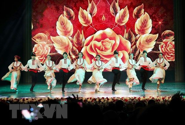 Chương trình nghệ thuật truyền thống Bulgaria tại Lễ kỷ niệm 70 năm thiết lập quan hệ ngoại giao giữa Việt Nam-Bulgaria. (Ảnh: Lâm Khánh/TTXVN)