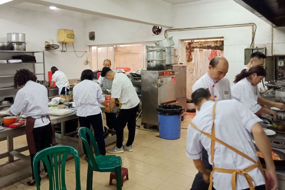 Kiểm tra sát hạch lớp bồi dưỡng nghiệp vụ nấu ăn chiêu đãi và lễ tân đối ngoại Kiểm tra sát hạch lớp bồi dưỡng nghiệp vụ nấu ăn chiêu đãi và lễ tân đối ngoại