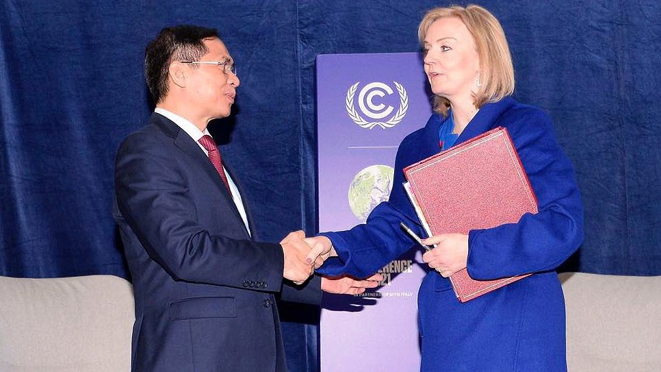 Bộ trưởng Ngoại giao Bùi Thanh Sơn gặp Bộ trưởng Ngoại giao và Phát triển Anh Elizabeth Truss