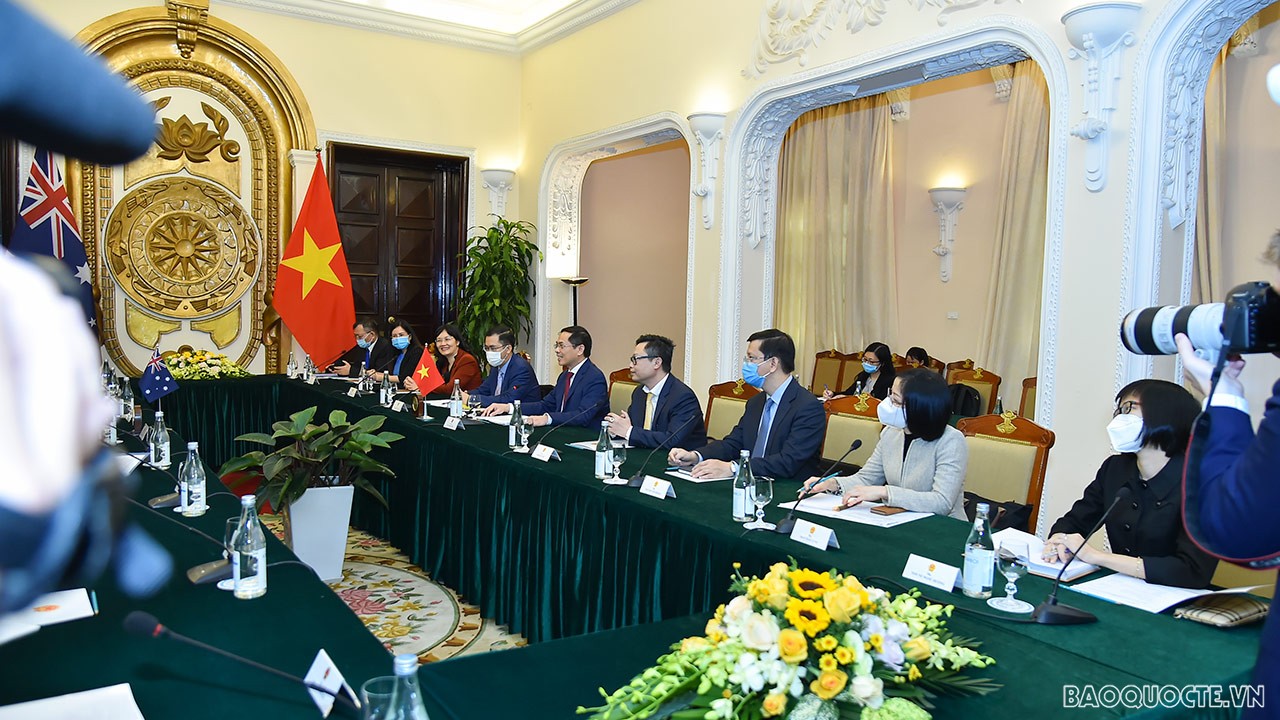 Tuy nhiên, con số này là khá thấp so với tiềm năng của hai nước: đầu tư của Australia mới chỉ chiếm 0,5% trong tổng vốn đầu tư nước ngoài vào Việt Nam; trong khi đầu tư hai chiều giữa Australia và Việt Nam chiếm chưa đến 0,1% tổng mức đầu tư hai chiều của Australia trên thế giới.