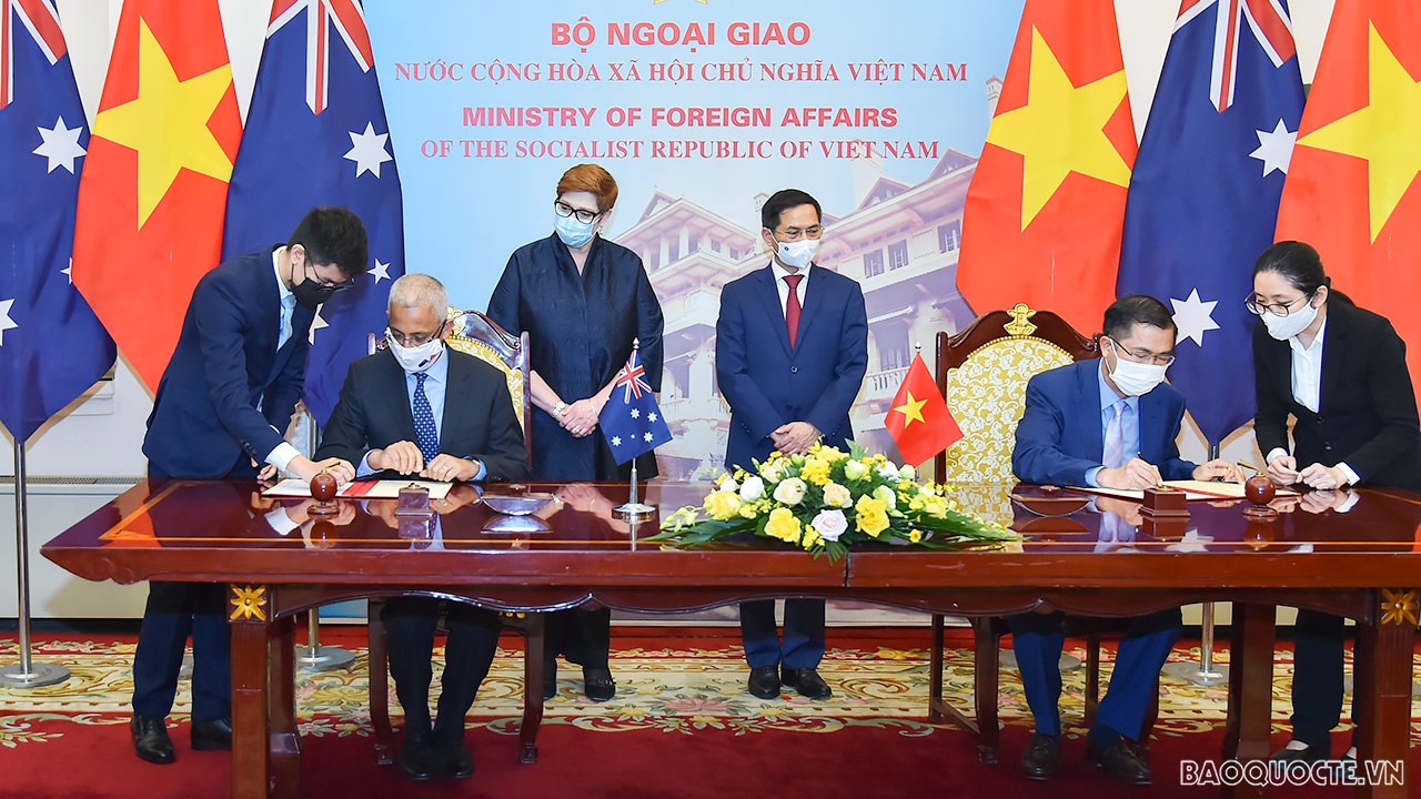 Toàn cảnh Bộ trưởng Bùi Thanh Sơn đón và đồng chủ trì Hội nghị Bộ trưởng Ngoại giao Việt Nam-Australia với Bộ trưởng Marise Payne