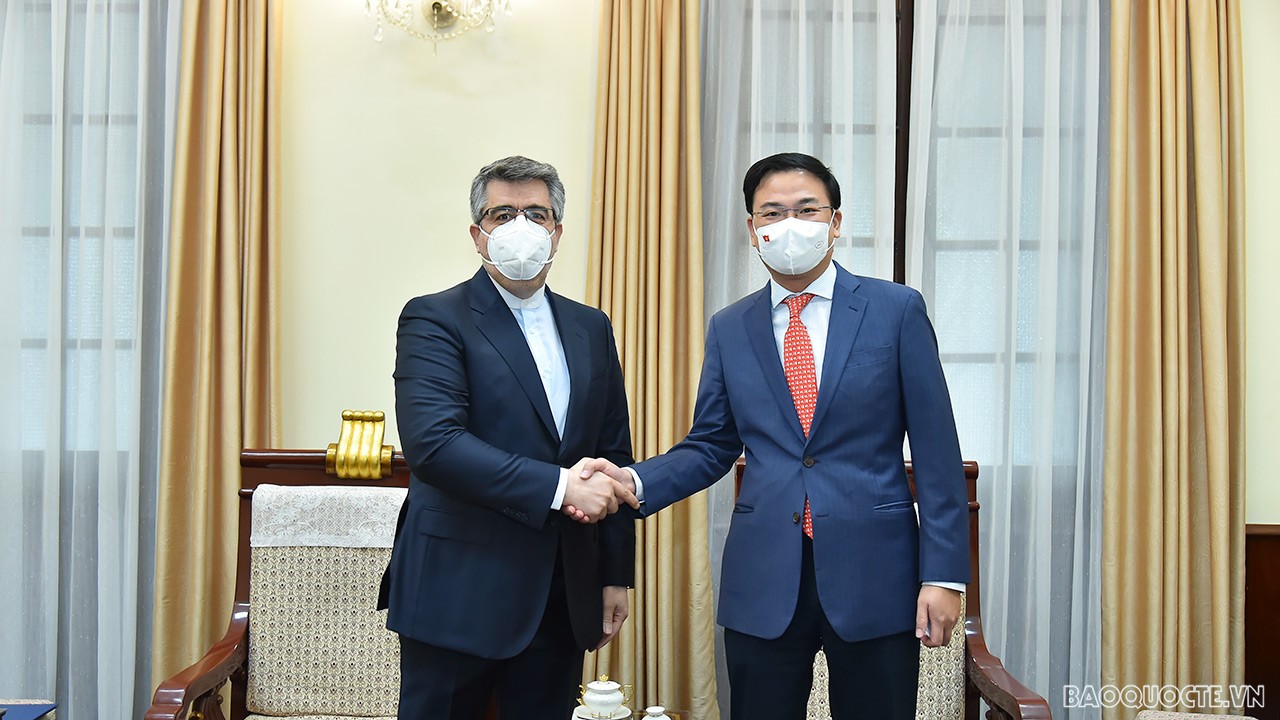 Chiều ngày 19/11, tại trụ sở Bộ, Thứ trưởng Ngoại giao Phạm Quang Hiệu đã tiếp ông Ali Akbar Nazari, Đại sứ Đặc mệnh toàn quyền nước Cộng hòa Hồi giáo Iran tại Việt Nam. (Ảnh: Tuấn Anh)