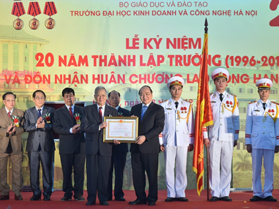 Thủ tướng đặt ra năm yêu cầu với Đại học Kinh doanh và Công nghệ Hà Nội