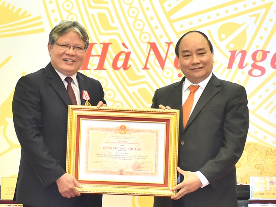 Không được cài cắm vào luật những lợi ích riêng