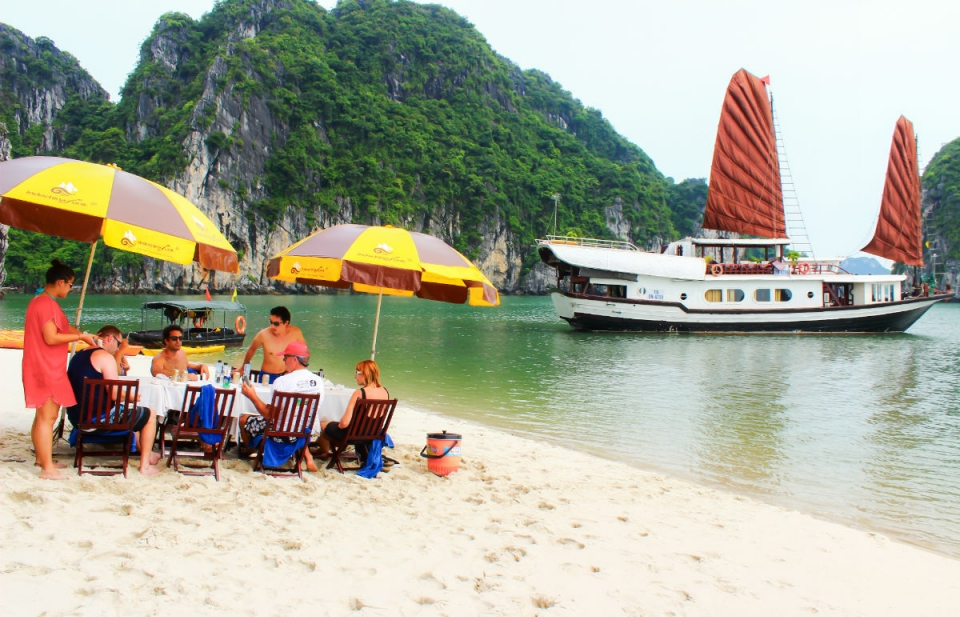 Du lịch Hạ Long ngày càng hút khách