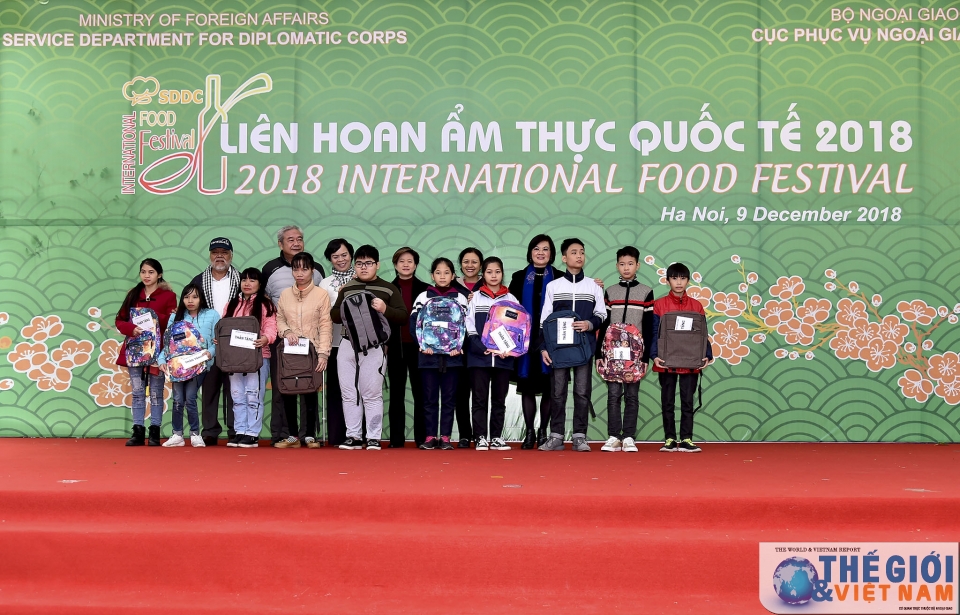 tung bung lien hoan am thuc quoc te lan thu vi