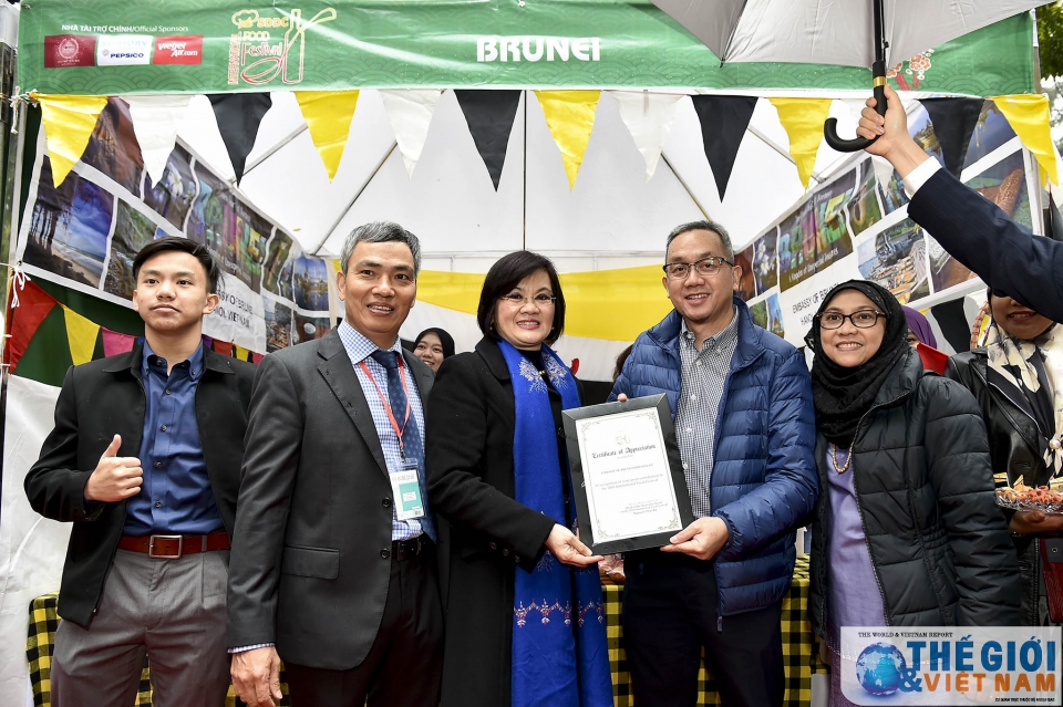 tung bung lien hoan am thuc quoc te lan thu vi