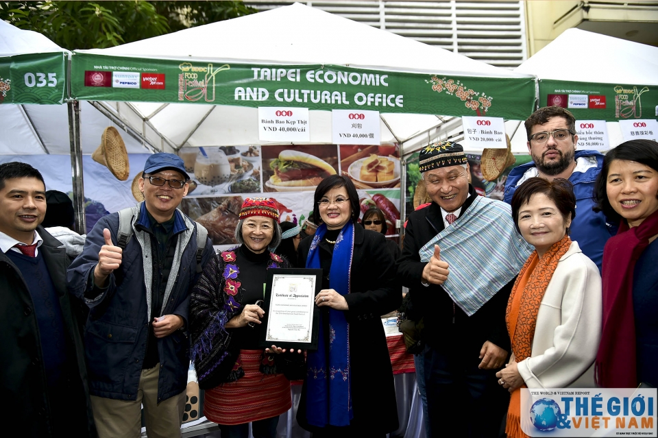 tung bung lien hoan am thuc quoc te lan thu vi