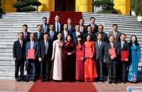 trao quyet dinh phong ham dai su cho can bo ngoai giao