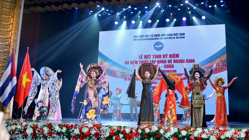 Mít tinh kỷ niệm 60 năm thiết lập quan hệ ngoại giao Việt Nam - Cuba Mít tinh kỷ niệm 60 năm thiết lập quan hệ ngoại giao Việt Nam - Cuba