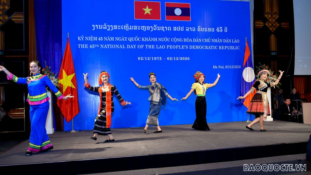 Chiêu đãi nhân dịp 45 năm ngày Quốc khánh CHDCND Lào Chiêu đãi nhân dịp 45 năm ngày Quốc khánh CHDCND Lào