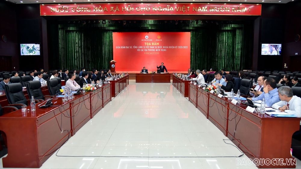 Đoàn Trưởng Cơ quan đại diện Việt Nam ở nước ngoài nhiệm kỳ 2020-2023 tọa đàm với Lãnh đạo các tỉnh miền Trung