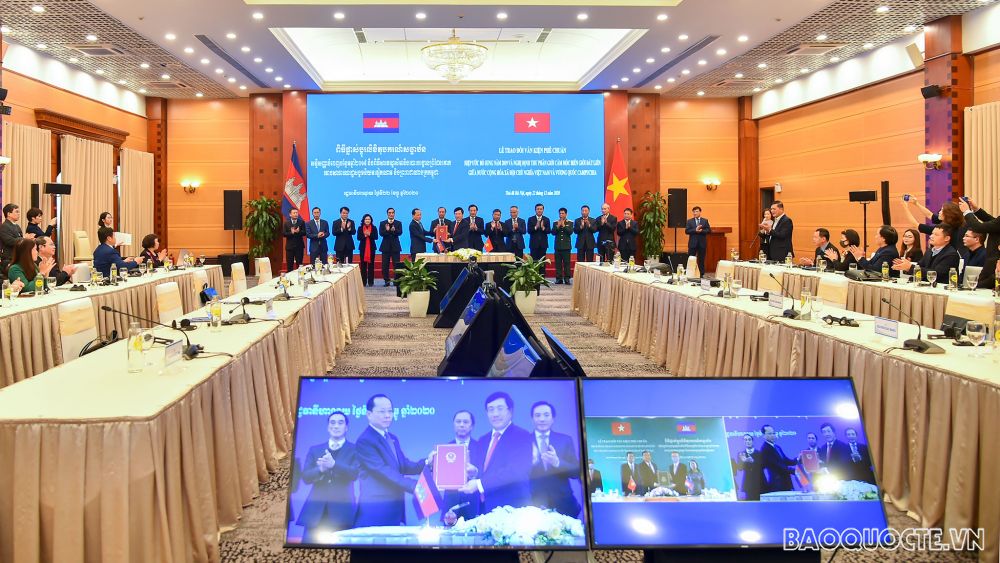 Hai văn kiện pháp lý ghi nhận thành quả phân giới cắm mốc biên giới đất liền Việt Nam-Campuchia chính thức có hiệu lực