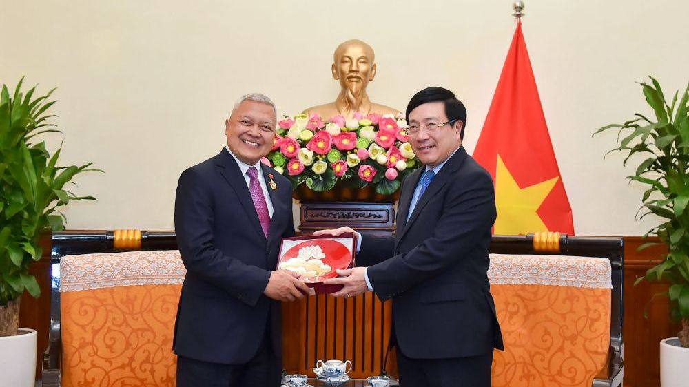 Phó Thủ tướng Phạm Bình Minh tiếp Đại sứ Indonesia Ibnu Hadi chào từ biệt