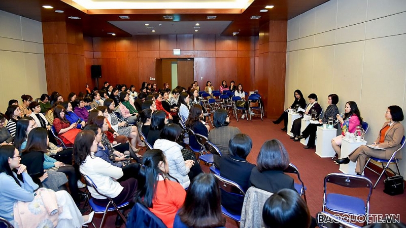 Bí quyết trong công việc và cuộc sống của chị em ngoại giao hiện đại