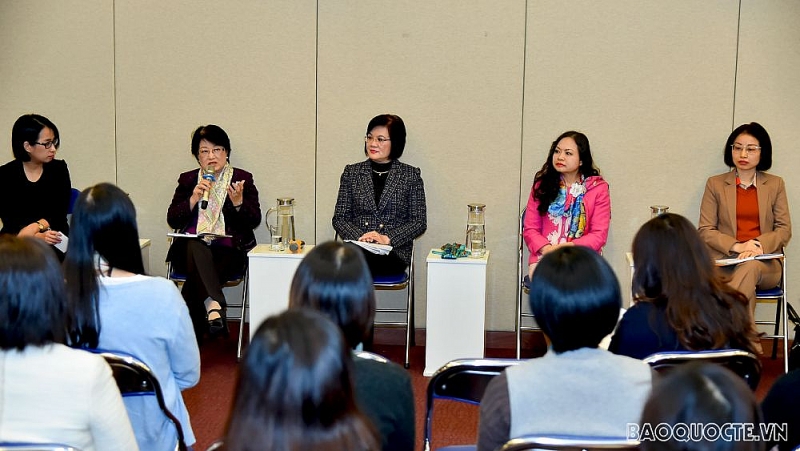 Bí quyết trong công việc và cuộc sống của chị em ngoại giao hiện đại