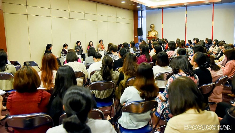 Bí quyết trong công việc và cuộc sống của chị em ngoại giao hiện đại