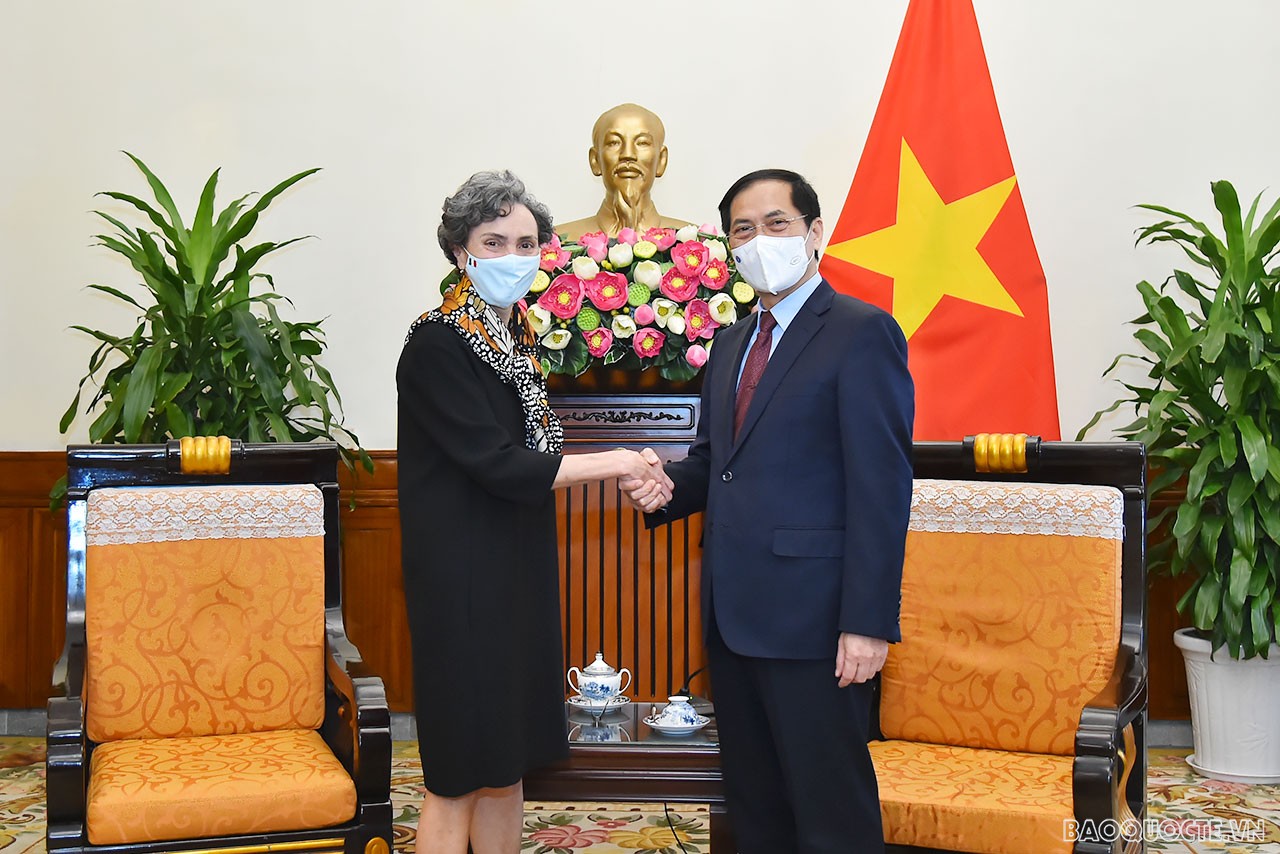 Bộ trưởng Ngoại giao Bùi Thanh Sơn tiếp Đại sứ Mexico Sarah Valdez Bolano chào từ biệt Bộ trưởng Ngoại giao Bùi Thanh Sơn tiếp Đại sứ Mexico Sarah Valdez Bolano chào từ biệt