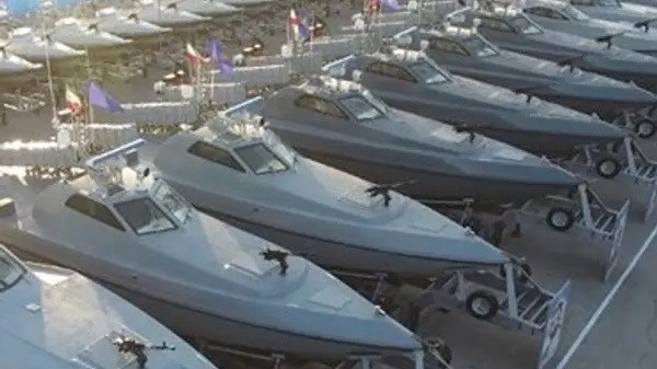 Bất chấp lệnh trừng phạt, Hải quân Iran tiếp nhận 110 tàu trang bị tên lửa