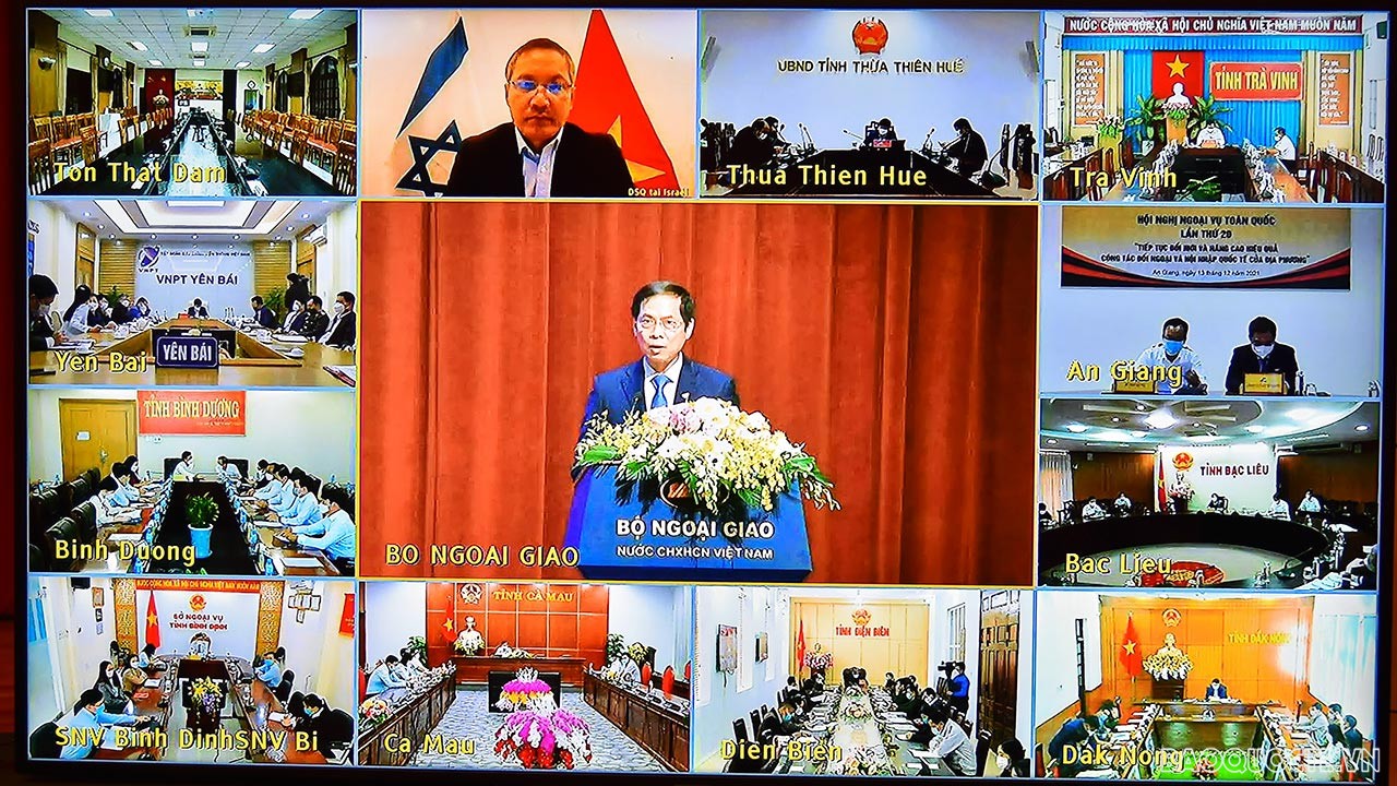 Sáng 13/12, tại Hà Nội, trong khuôn khổ Hội nghị Ngoại giao lần thứ 31, đã diễn ra Hội nghị Ngoại vụ toàn quốc lần thứ 20 với chủ đề “Tiếp tục đổi mới và nâng cao hiệu quả công tác đối ngoại và hội nhập quốc tế của các địa phương” dưới hình thức trực tiếp