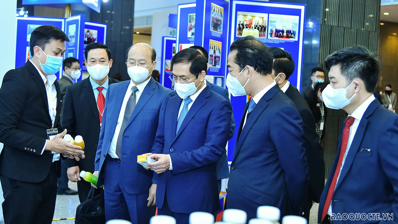 Thứ trưởng Nguyễn Quốc Dũng: Hội nghị Ngoại giao 31 và Hội nghị Ngoại vụ 20 diễn ra thành công, hiệu quả với nhiều kết quả cụ thể Thứ trưởng Nguyễn Quốc Dũng: Hội nghị Ngoại giao 31 và Hội nghị Ngoại vụ 20 diễn ra thành công, hiệu quả với nhiều kết quả cụ thể