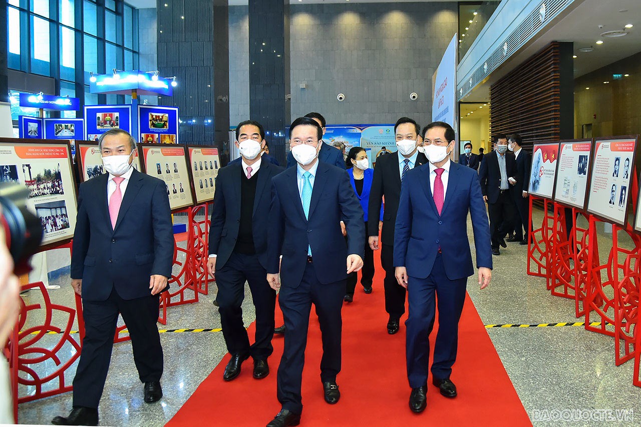 Đồng chí Võ Văn Thưởng, Ủy viên Bộ Chính trị, Thường trực Ban Bí thư Trung ương Đảng tham dự, chủ trì và phát biểu chỉ đạo Hội nghị. Đồng chí Võ Văn Thưởng, Ủy viên Bộ Chính trị, Thường trực Ban Bí thư Trung ương Đảng tham dự, chủ trì và phát biểu chỉ đạo Hội nghị.