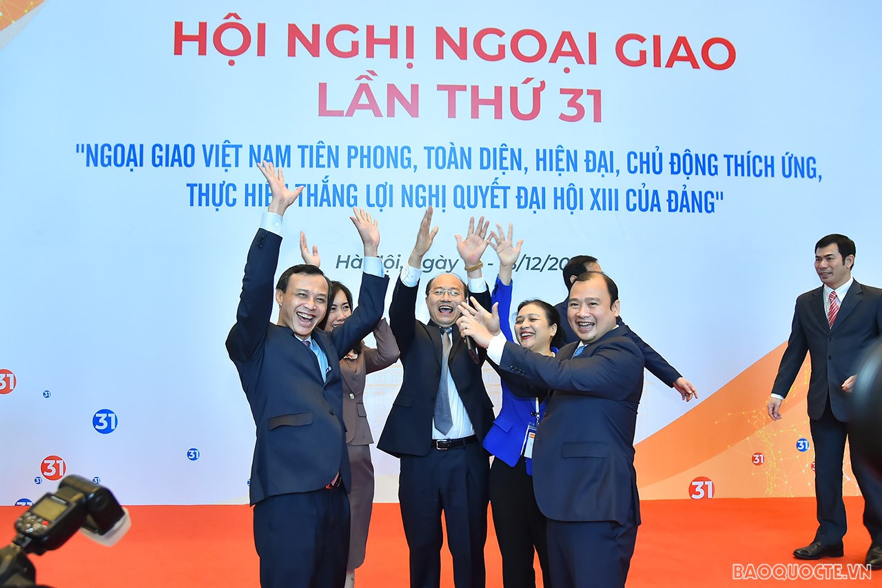 Toàn cảnh Hội nghị về công tác xây dựng Đảng và công tác Đảng ngoài nước qua ảnh Toàn cảnh Hội nghị về công tác xây dựng Đảng và công tác Đảng ngoài nước qua ảnh