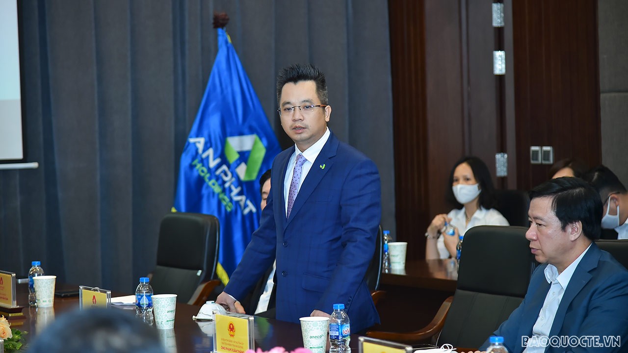 Đoàn Trưởng cơ quan đại diện Việt Nam ở nước ngoài nhiệm kỳ 2021-2024 thăm, làm việc tại Tập đoàn An Phát Holdings và Gốm Chu Đậu