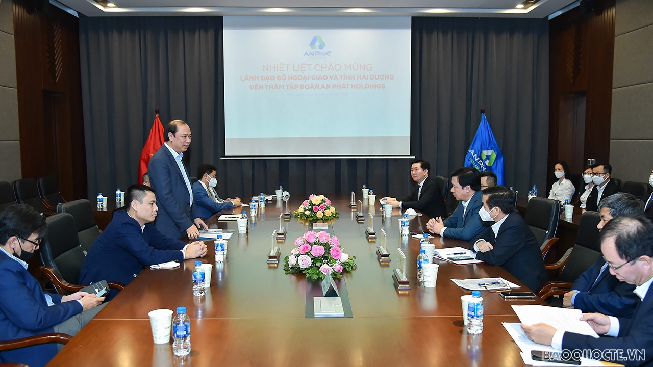 Đoàn Trưởng cơ quan đại diện Việt Nam ở nước ngoài nhiệm kỳ 2021-2024 thăm, làm việc tại Tập đoàn An Phát Holdings và Gốm Chu Đậu