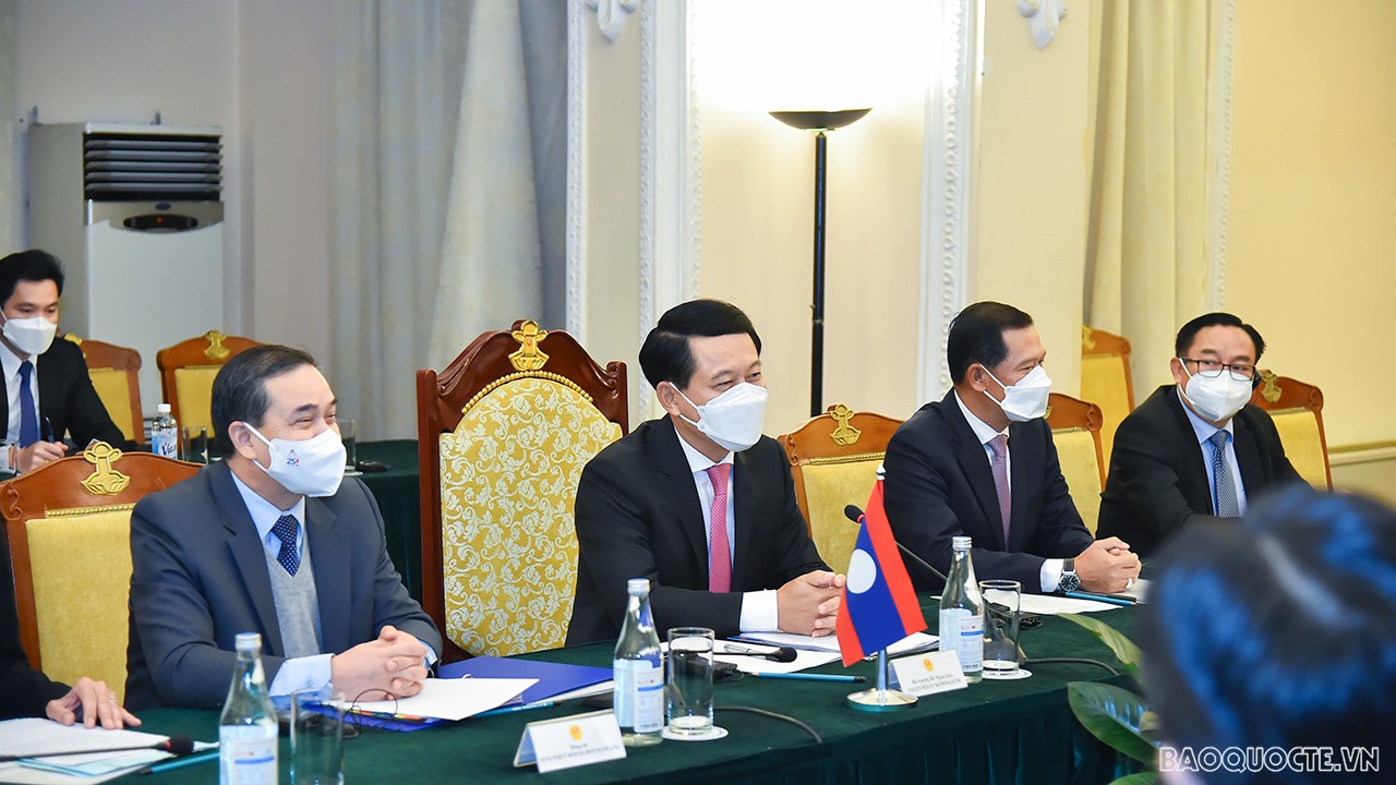 Thời gian qua, hai nước cũng đã đạt được nhiều thỏa thuận rất lớn, có tầm chiến lược lâu dài để bổ sung, tăng cường chất giá trị của mối quan hệ; tăng cường sự kết nối, sâu sắc giữa hai nước và tạo tiền đề để trong thời gian tới hai nước tiếp tục tăng cường hợp tác, nhất là về kinh tế, thương mại, đầu tư đi vào chiều sâu và hiệu quả hơn nữa. Thời gian qua, hai nước cũng đã đạt được nhiều thỏa thuận rất lớn, có tầm chiến lược lâu dài để bổ sung, tăng cường chất giá trị của mối quan hệ; tăng cường sự kết nối, sâu sắc giữa hai nước và tạo tiền đề để trong thời gian tới hai nước tiếp tục tăng cường hợp tác, nhất là về kinh tế, thương mại, đầu tư đi vào chiều sâu và hiệu quả hơn nữa.