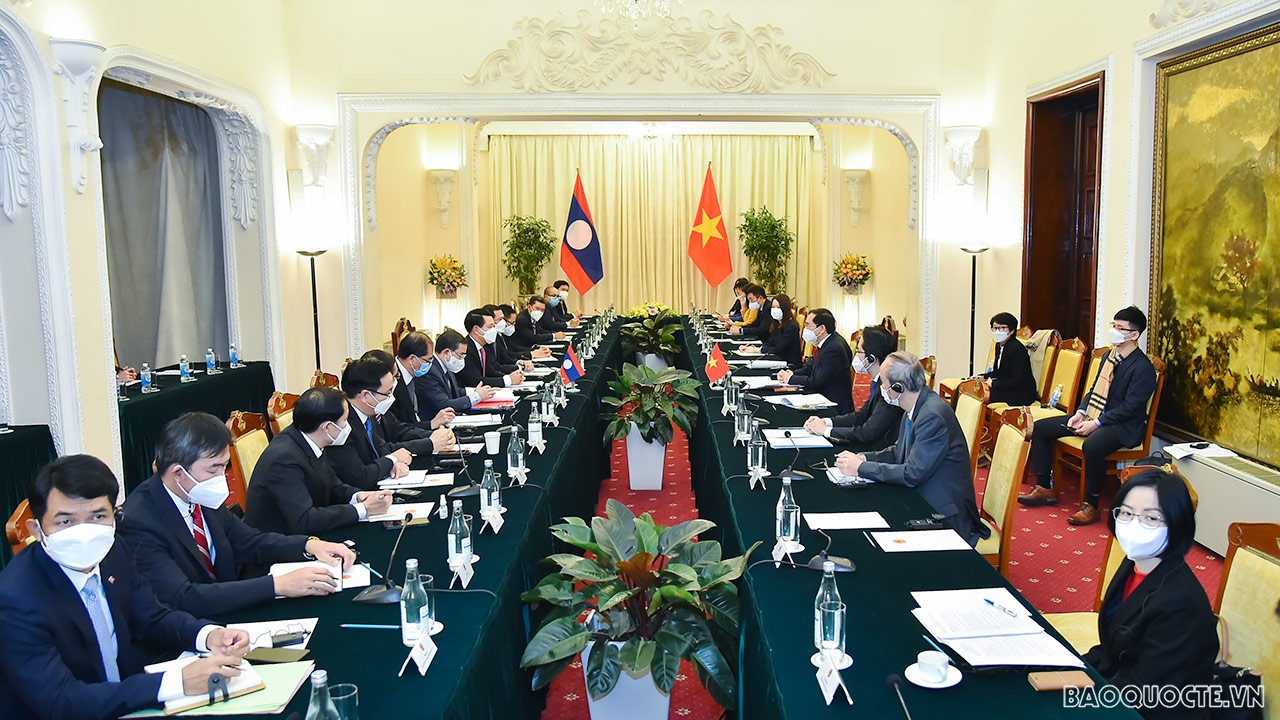 Một loạt những dự án lớn kết nối hạ tầng cơ sở giao thông giữa hai nước cũng đang và sẽ được tiếp tục triển khai trong thời gian tới để tăng cường kết nối. Quan hệ hợp tác trong lĩnh vực quốc phòng-an ninh tiếp tục được củng cố đi vào chiều sâu; quan hệ giáo dục, văn hóa tiếp tục được đẩy mạnh. Một loạt những dự án lớn kết nối hạ tầng cơ sở giao thông giữa hai nước cũng đang và sẽ được tiếp tục triển khai trong thời gian tới để tăng cường kết nối. Quan hệ hợp tác trong lĩnh vực quốc phòng-an ninh tiếp tục được củng cố đi vào chiều sâu; quan hệ g