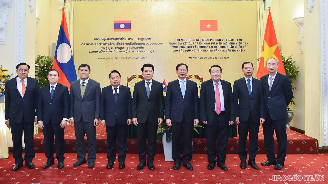 Việt Nam-Lào đánh giá kết quả thí điểm mô hình kiểm tra ‘một cửa, một lần dừng’ tại cửa khẩu quốc tế Lao Bảo-Den Savanh Việt Nam-Lào đánh giá kết quả thí điểm mô hình kiểm tra ‘một cửa, một lần dừng’ tại cửa khẩu quốc tế Lao Bảo-Den Savanh