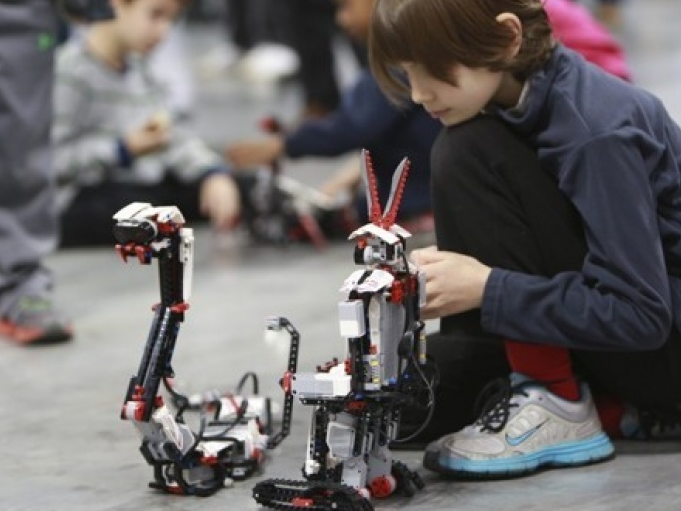 Khi trẻ "vào vai" nhà thiết kế