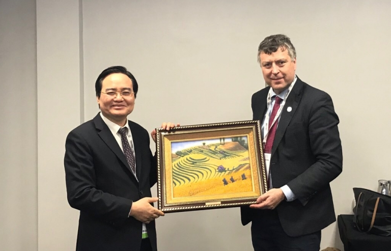 Anh quan tâm tới quốc tế hóa giáo dục đại học tại Việt Nam