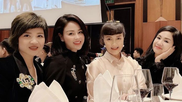 Sao Việt tuần qua: Tiểu Vy, Lý Nhã Kỳ, Thủy Tiên cùng các sao rộn ràng đón năm mới, Công Lý lên xe hoa lần 3, Vân Quang Long đột ngột qua đời