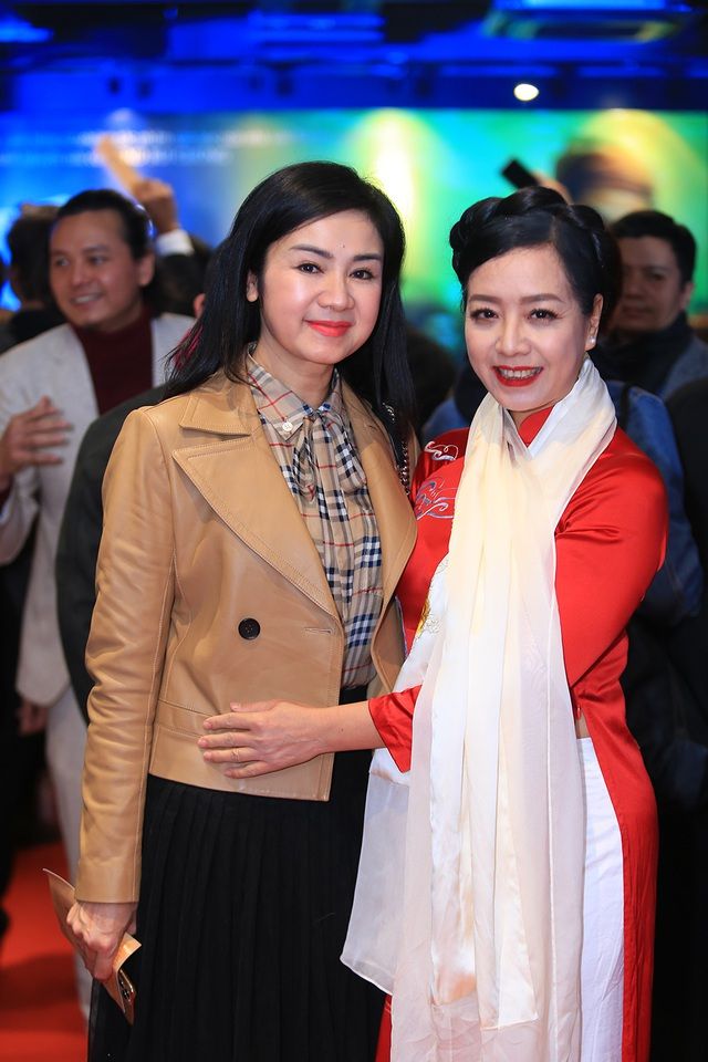 NSND Thu Hà đọ nhan sắc trẻ trung với NSƯT Chiều Xuân, Khánh Huyền