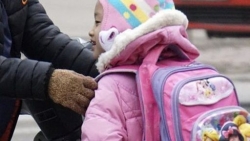 Thời tiết Hà Nội rét, phụ huynh hoang mang việc học sinh có được nghỉ học?