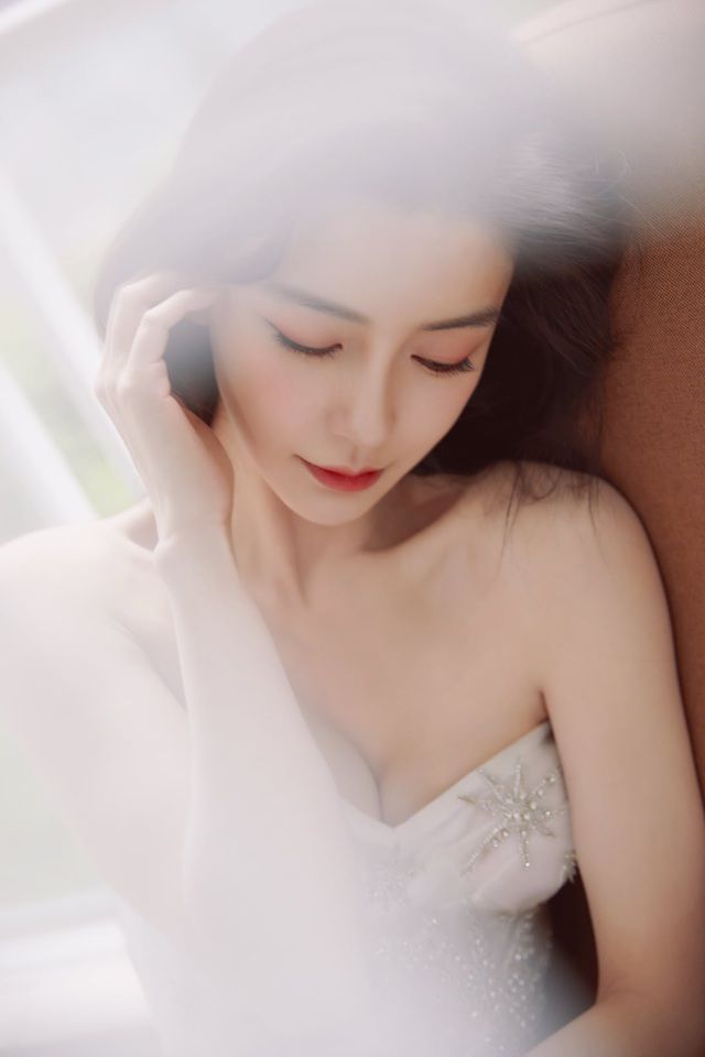 Angelababy xuất hiện xinh đẹp và quyến rũ giữa ồn ào tình tay ba Angelababy xuất hiện xinh đẹp và quyến rũ giữa ồn ào tình tay ba