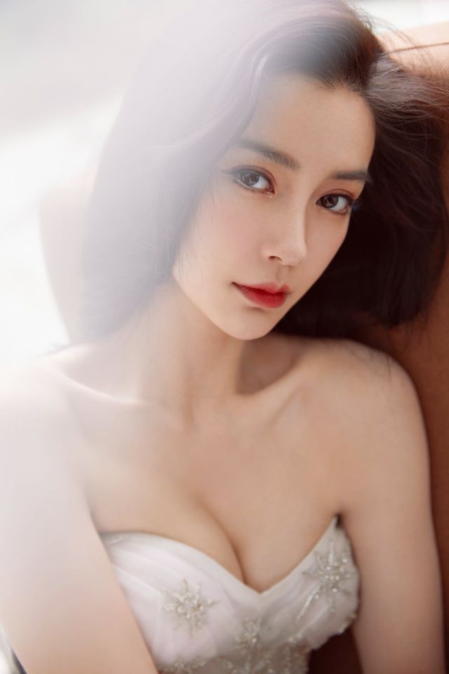 Angelababy xuất hiện xinh đẹp và quyến rũ giữa ồn ào tình tay ba Angelababy xuất hiện xinh đẹp và quyến rũ giữa ồn ào tình tay ba