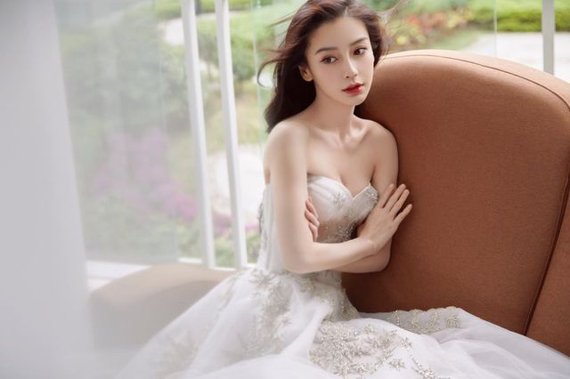 Angelababy xuất hiện xinh đẹp và quyến rũ giữa ồn ào tình tay ba Angelababy xuất hiện xinh đẹp và quyến rũ giữa ồn ào tình tay ba