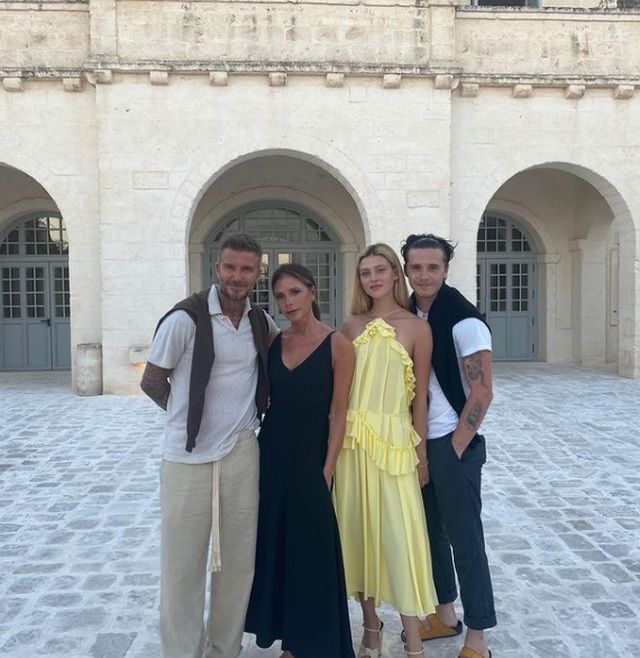 Gia đình David Beckham - chỉ là đi ăn thôi, có cần nổi bần bật thế không?