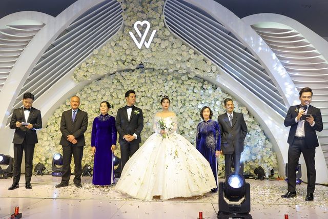 Đám cưới siêu lung linh của MC VTV Thùy Linh