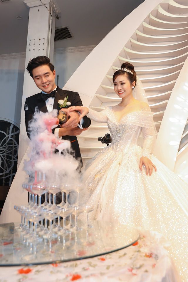 Đám cưới siêu lung linh của MC VTV Thùy Linh