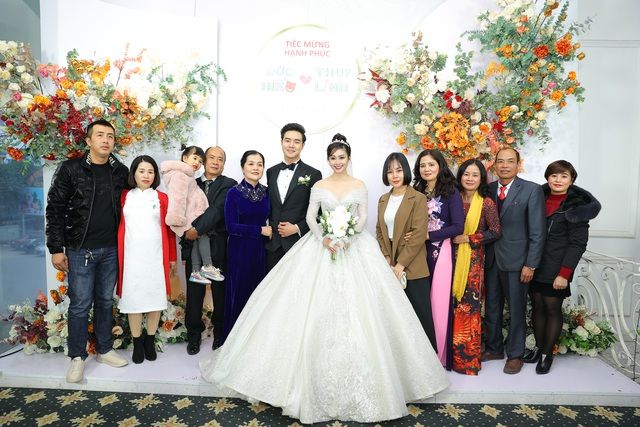 Đám cưới siêu lung linh của MC VTV Thùy Linh